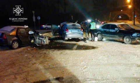 У Львові в потрійній ДТП постраждали двоє людей