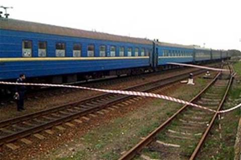 Машиніст поїзда Львівської залізниці виявив предмет схожий на вибухівку між коліями