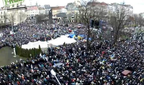 Понад 20 тисяч людей зібрались на віче у Львові