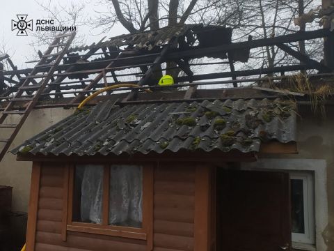 На Львівщині чоловік отримав опіки рятуючи тварин з палаючої стайні