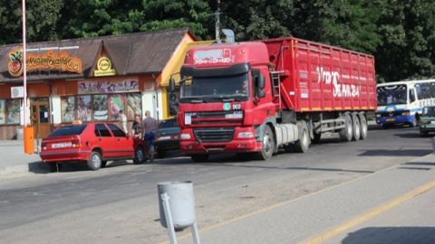 У Львові понад 100 вантажівок порушили заборону в’їзду в місто під час спеки