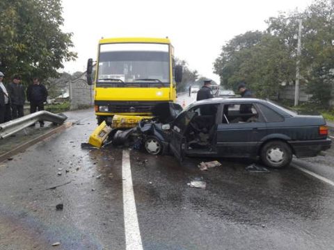 На Львівщині у ДТП потрапила маршрутка: постраждало шестеро людей