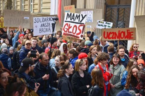 У Польщі вчителі мітингують проти низьких зарплат