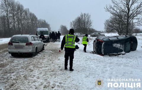 У ще одній масштабній ДТП біля Львова постраждали четверо дорослих та троє дітей