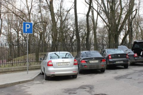 В Україні знизили акцизи на старі авто