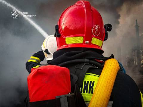 На Львівщині під час руху зайнявся мікроавтобус Renault Trafic