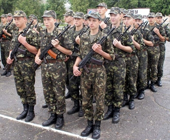 Кабмін ініціює запровадження додаткової щомісячної винагороди військовослужбовцям