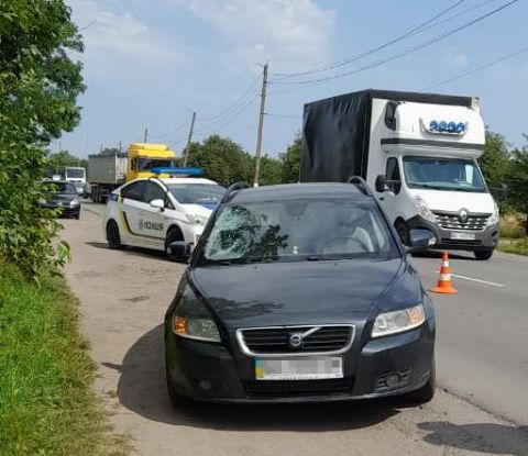 У Червонограді водійка Volvo V50 збила пішохода