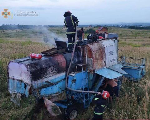 На Львівщині згорів комбайн