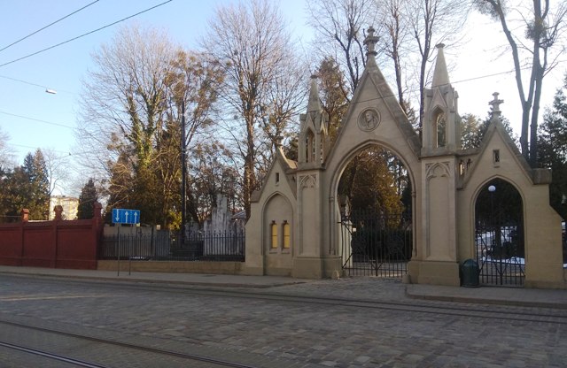У Львові замінували Личаківський цвинтар
