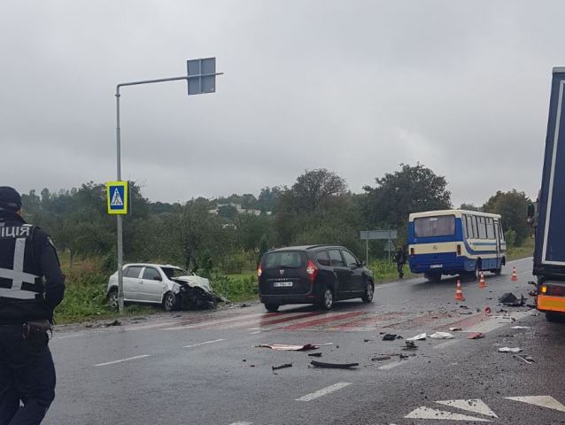 На Золочівщині у ДТП постраждали двоє людей