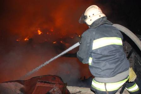 У Дрогобицькому районі згоріла господарська будівля