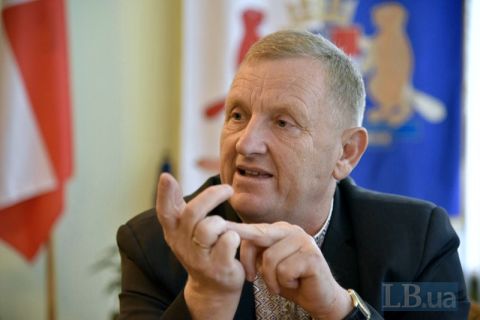 Депутат Швед обходиться без готівки