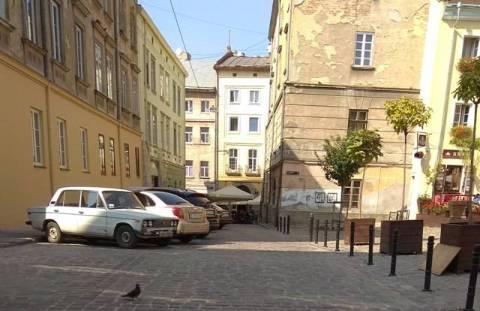 У Львові затвердили перелік місць для роботи вуличних фотографів та продавців повітряних кульок