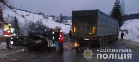 В Карпатах у Святвечір водій вантажівки вчинив смертельну ДТП