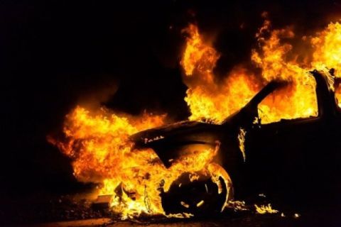 У Львові вщент згоріла автівка