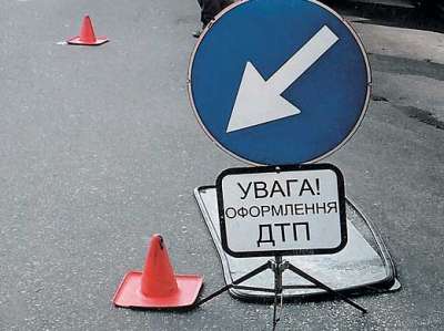 На Львівщині зіткнулися вантажівка та легковик, водій якого травмувався