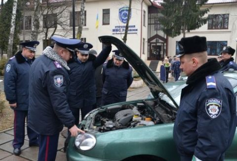 МВС України на Львівській залізниці отримали 5 автомобілів