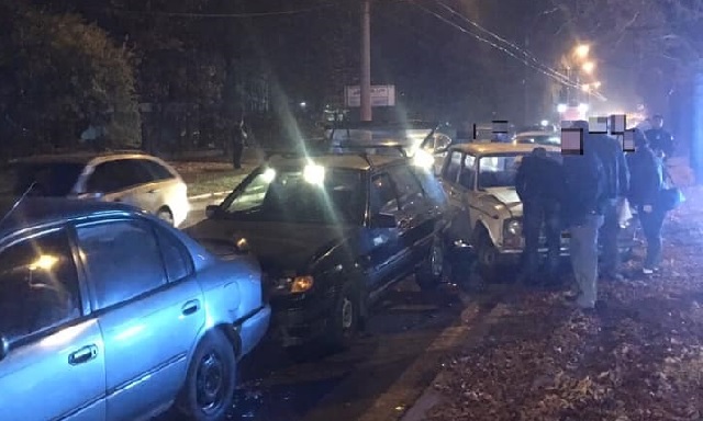 На Левандівці через п'яного водія зіткнулися 4 автомобілі