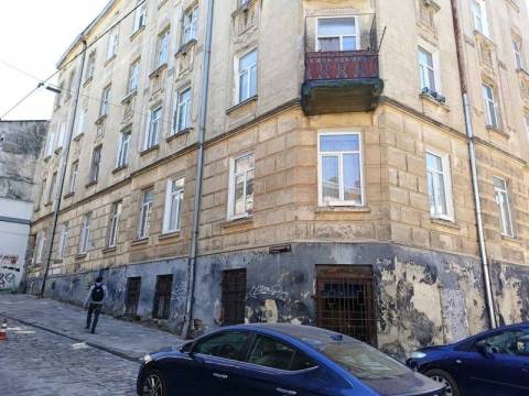 У Львова вдвічі зменшили вартість оренди комунального приміщення в історичному центрі міста