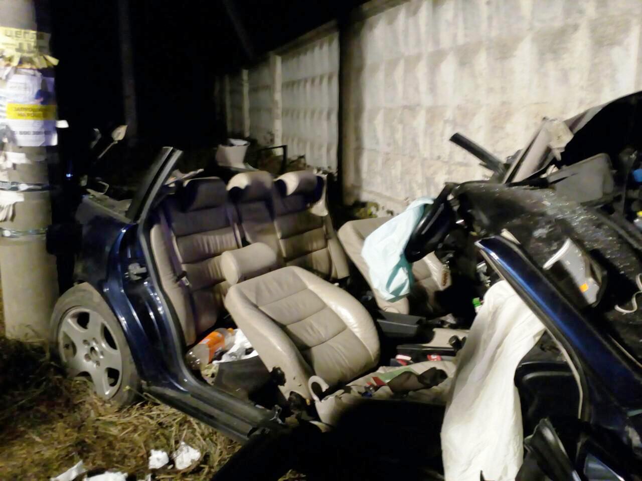 У Кам'янка-Бузьці автівка врізалася у огорожу: є травмовані