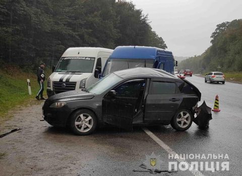 На трасі Київ-Чоп біля Львова у ДТП померла пасажирка легковика