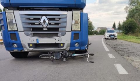 На Стрийщині вантажівка збила велосипедиста