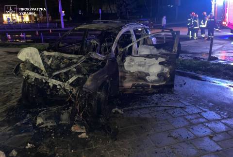 У Львові п'яний водій Nissan Rogue в'їхав у бетонну стіну