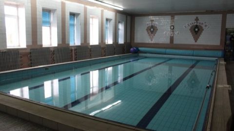 У Львові пропонують на час канікул використовувати басейни у школах для усіх школярів