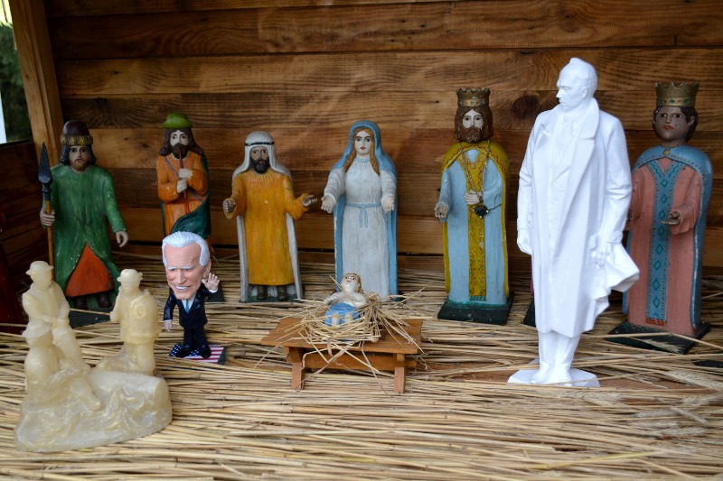 Гуцул Байден привітав маленького Ісусика у шопці в Нагуєвичах
