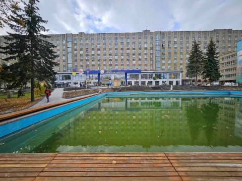 Приміщення у лікарні на Миколайчука здають в оренду під салон краси або перукарню