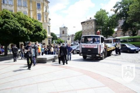 У Львові евакуатори забирають 10-11 автомобілів щодня