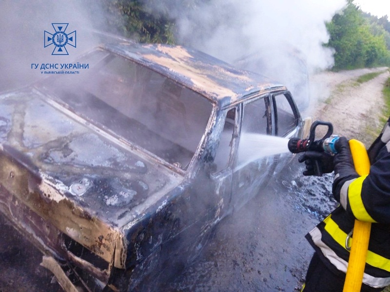 На Золочівщині вщент згорів ВАЗ