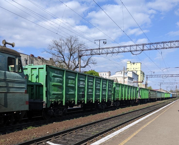 Локомотивна бригада Львівської залізниці злила майже три тонни дизпального