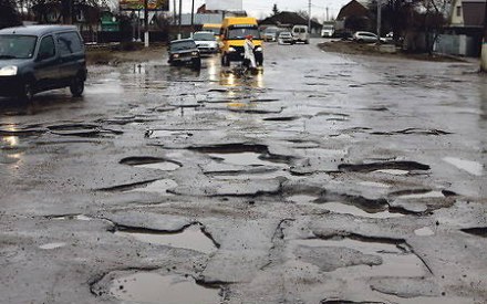 Від сьогодні на Львівщині ремонтуватимуть найаварійніші дороги
