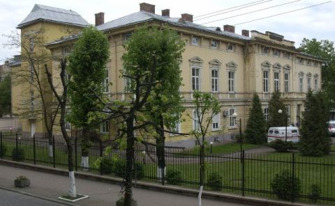 Медики і залізничники виступили проти закриття дитячої поліклініки у лікарні Львівської залізниці