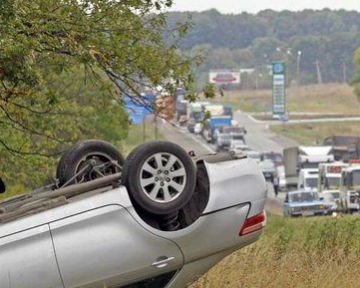 На Львівщині мінівен злетів у кювет: троє людей травмувалися