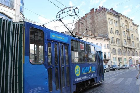 У Львові трамвай потрапив у ДТП