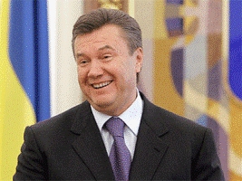 Ціле управління створює Януковичу сторінки у Facebook і Twitter