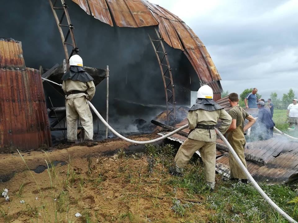 У Яворівському районі горів промисловий ангар