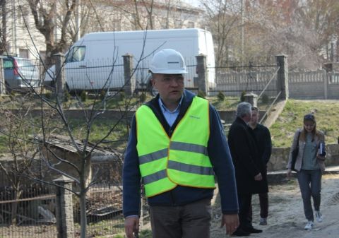 Садовий повторно виставить на сесію питання про виділення Карпатам землі на стадіоні Україна