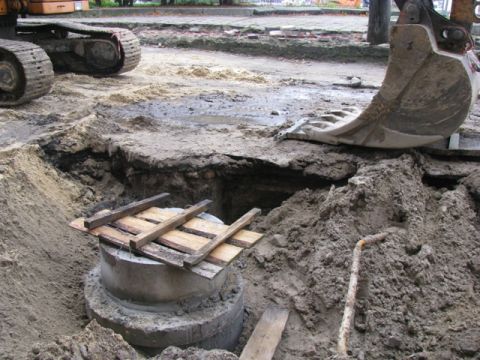 У Львові закрили для автівок вулицю Студентську через провал ґрунту