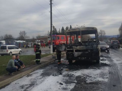 У Дрогобичі під час руху зайнявся автобус