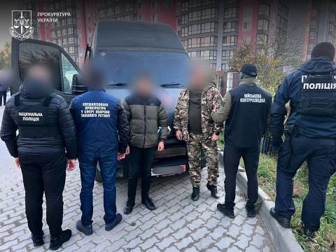 Троє мешканців Львівщини організували схему переправлення військових за кордон