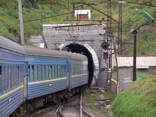 Російська залізна дорога призупинила продаж квитків на поїзди до України