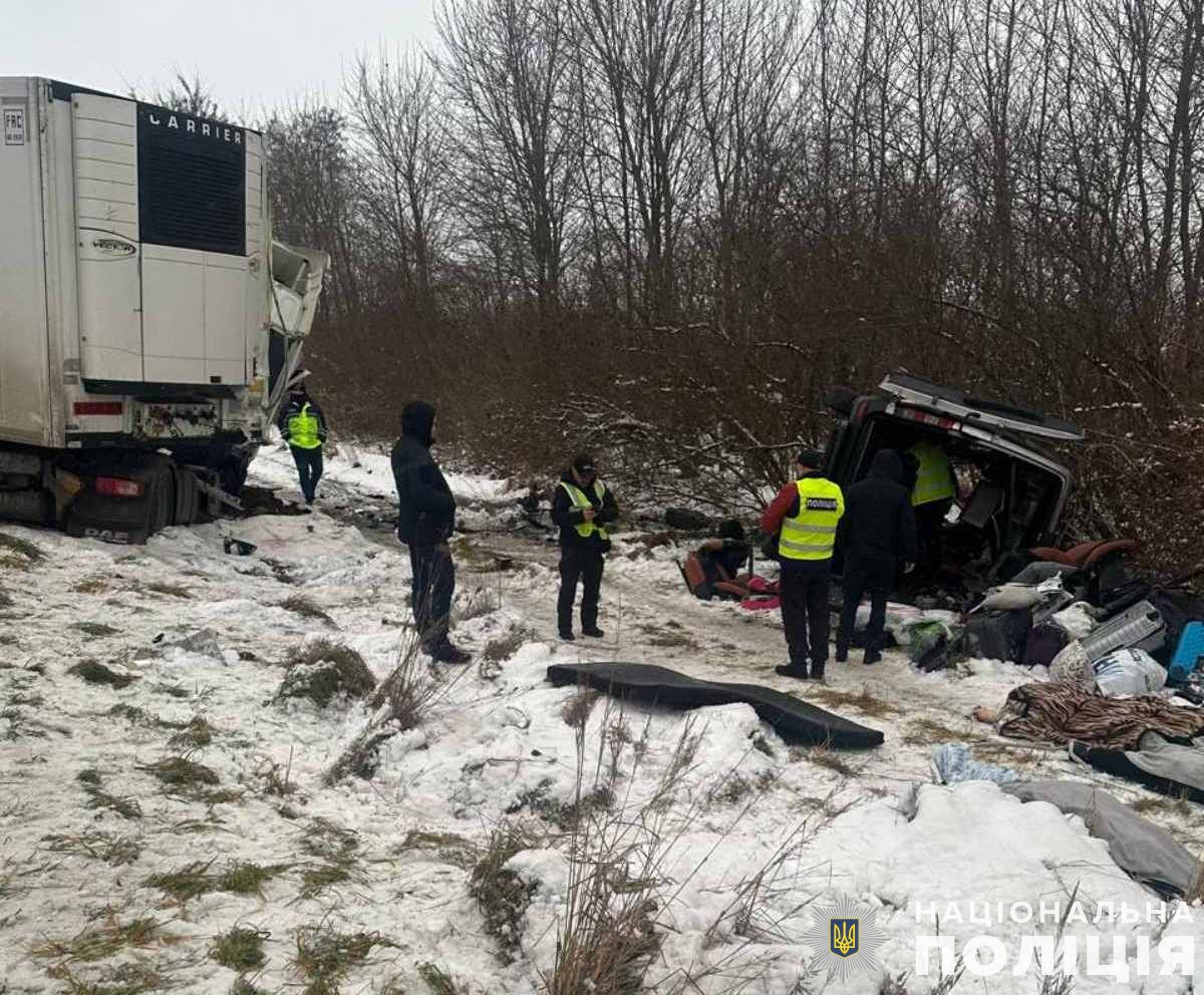 Поблизу Львова у ДТП загинуло семеро людей