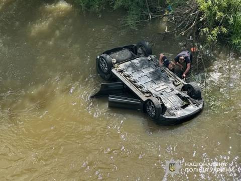 На Стрийщині загинув водій Opel Ampera, який з'їхав у річку