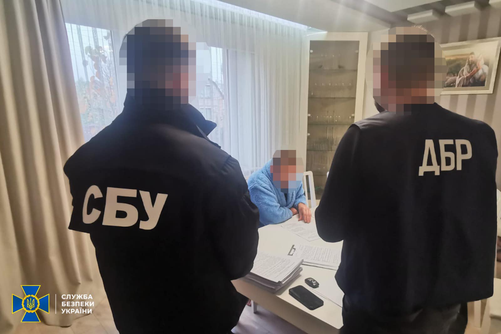 На Львівщині викрили митника, який допомагав чоловікам виїхати за кордон