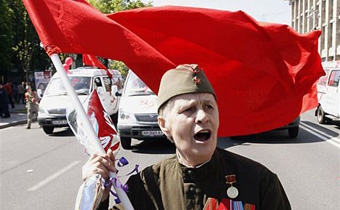 «Свобода» ініціює заборону червоних прапорів на День перемоги у Львові