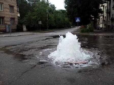У Львові прорвало каналізацію